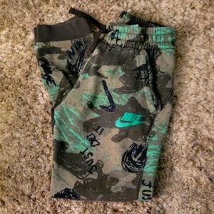 Nike joggers kids